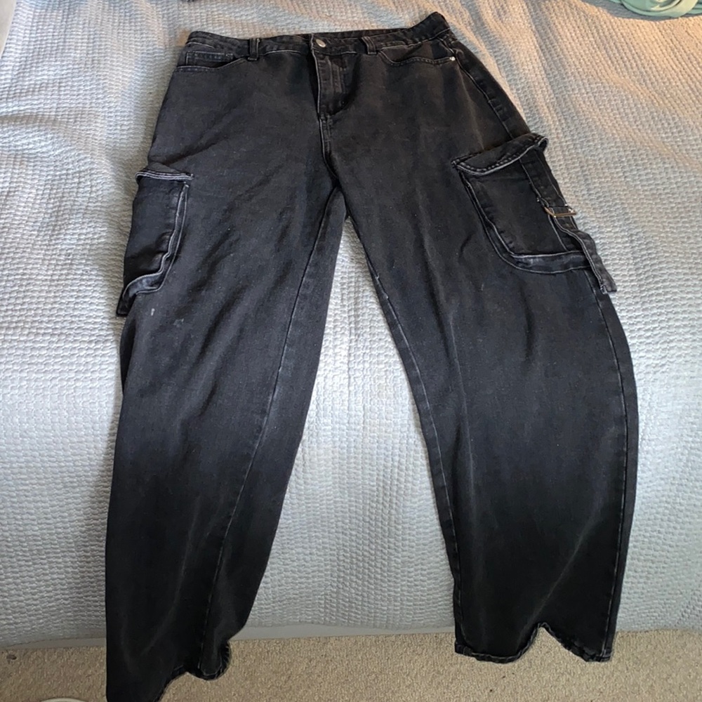 Wide leg cargo jeans